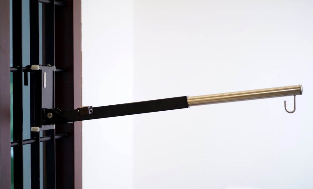 Adjustable Window Hanger